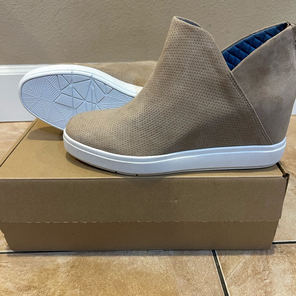 Dr. Scholls women’s wedge bootie, size 8.5